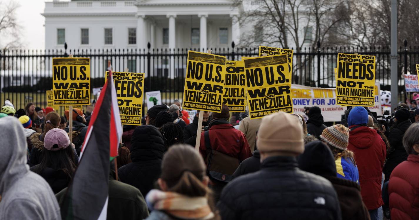 Venezuela: Cidades pelo mundo acolhem manifestações de regozijo pela queda de Maduro mas também contra EUA