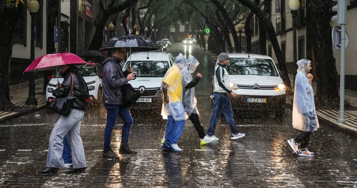 Mau tempo amanhã na Região com ondas de 12 metros no Porto Santo