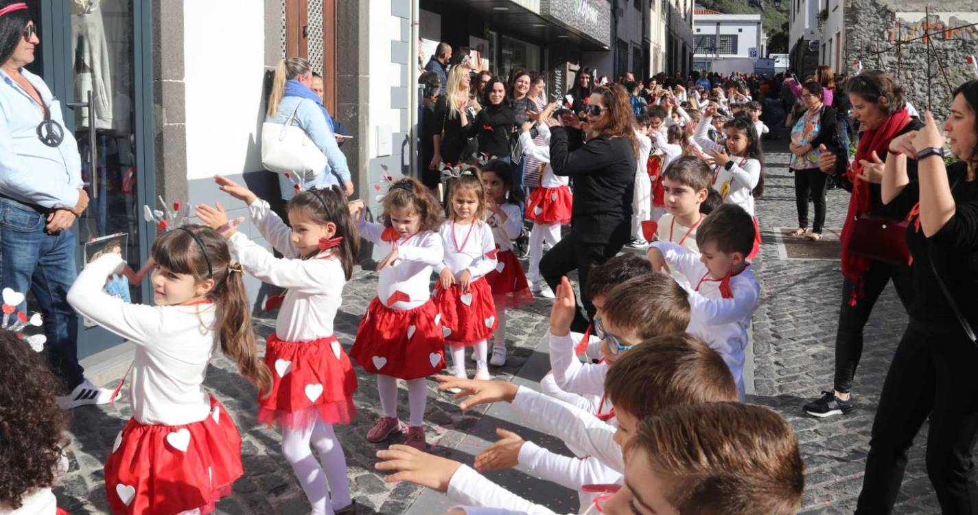 600 crianças desfilam em cortejo infantil na Ribeira Brava (com fotos)