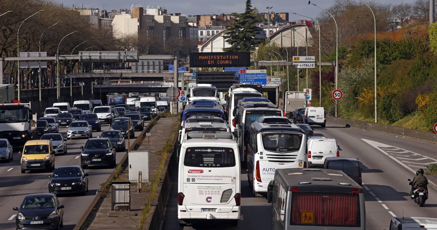 Irão: França reúne G7 para discutir impacto económico da guerra