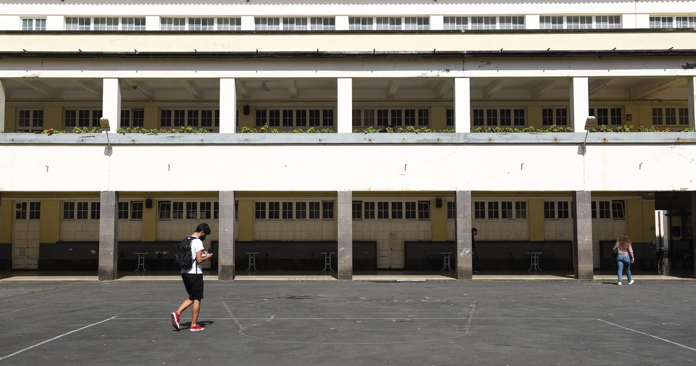 Francisco Franco assinala ‘Dia da Escola’ com homenagem a alunos, funcionários e professores