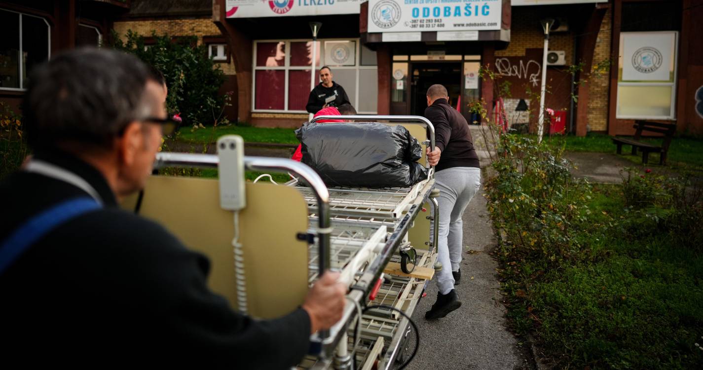 Subiu para 13 número de mortos devido a incêndio num lar de idosos na Bósnia-Herzegovina