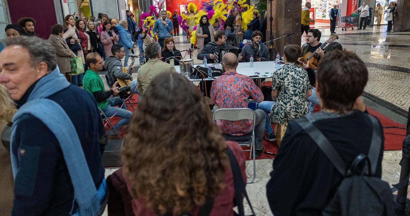 Enterro do Osso no Forum Madeira é assinalado com Roda de Samba Feminina