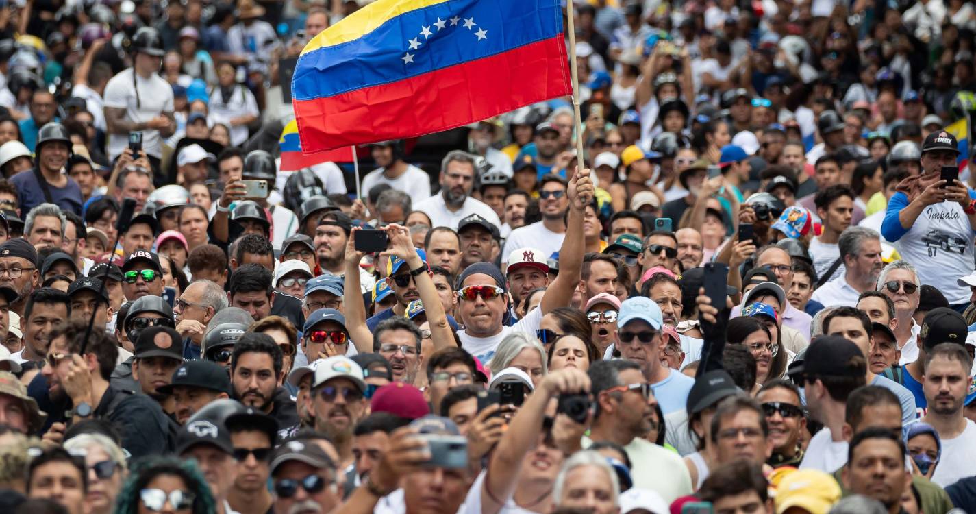 Venezuela anuncia acordo com EUA para retomar voos de repatriamento de migrantes