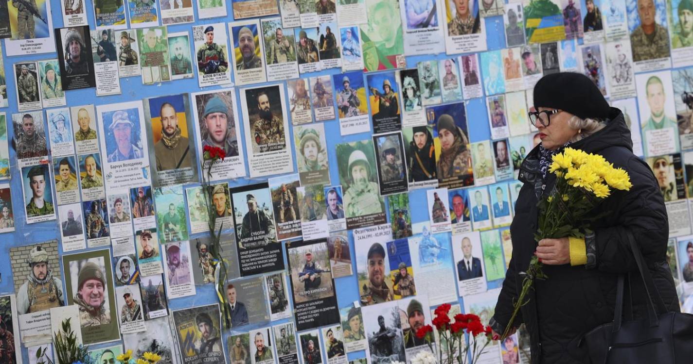 Ucrânia: Cicatrizes de guerra mostram-se a céu aberto em Kiev
