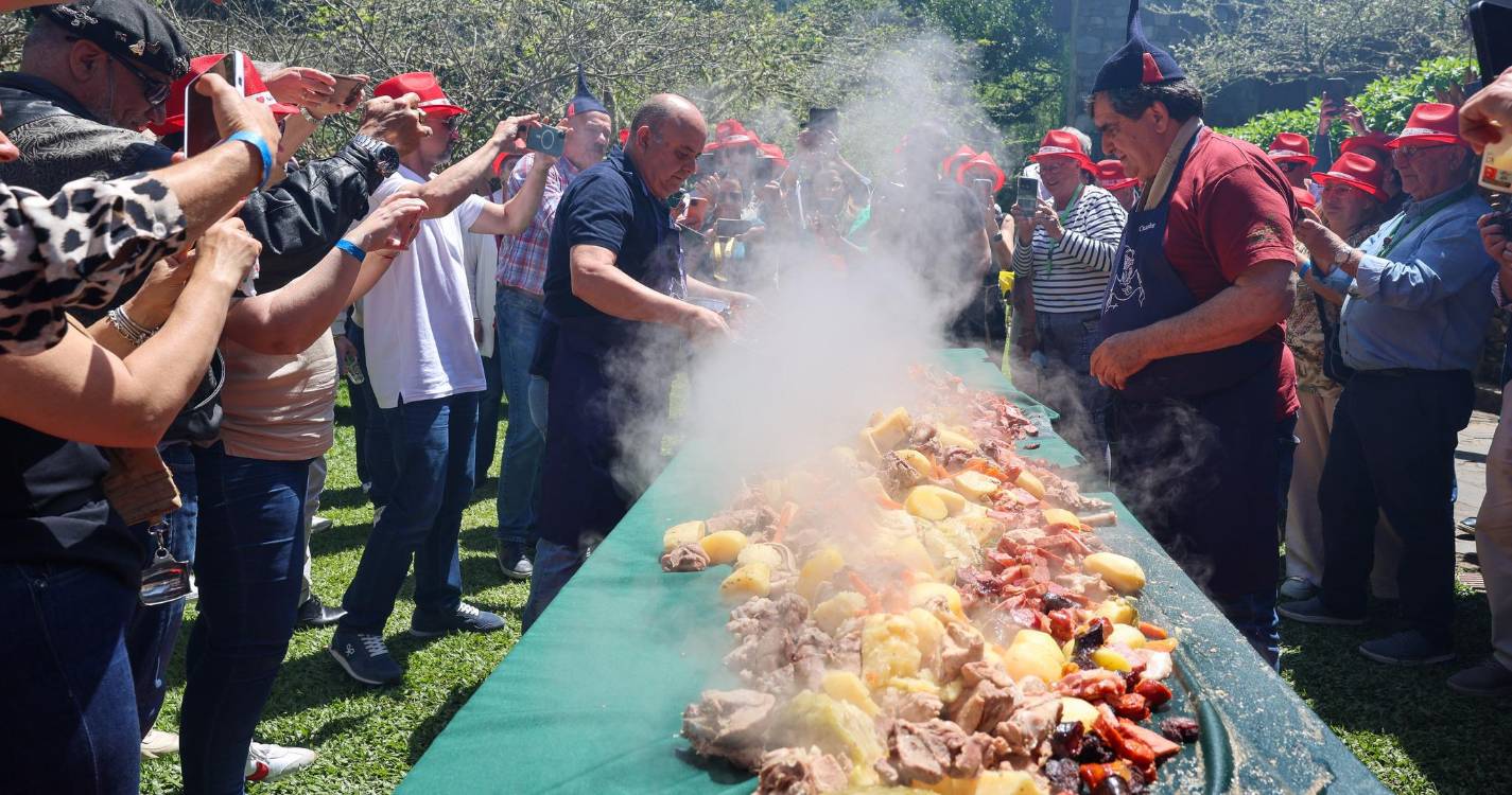 Capítulo da Confraria Enogastronómica encerrou com recriação do panelo no Chão da Ribeira (com fotos)
