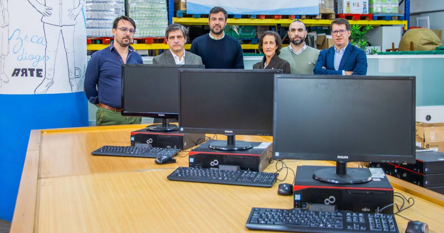 Governo cede 30 computadores ao Banco Alimentar