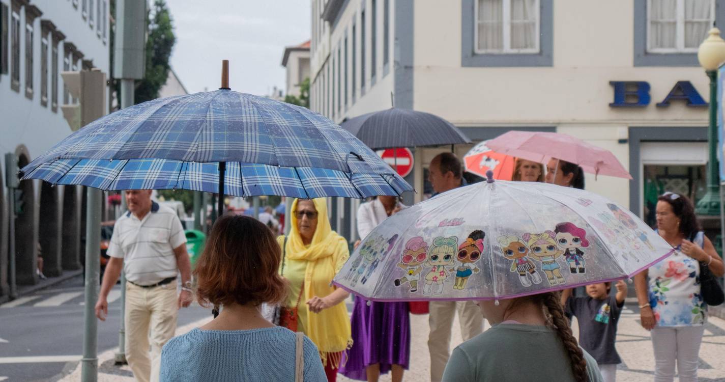 Vento forte e chuva nas serras marcam esta quinta-feira