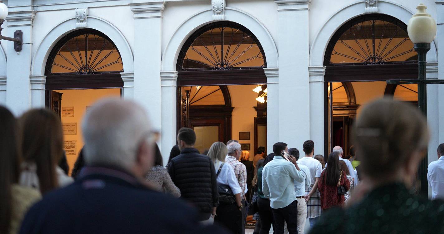 Venda de bilhetes para o concerto Carminho no Teatro Municipal Baltazar Dias começa amanhã