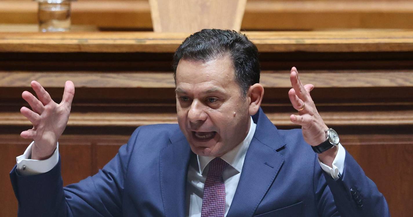 Montenegro disponível para suspender moção se o PS explicar o que quer ver esclarecido