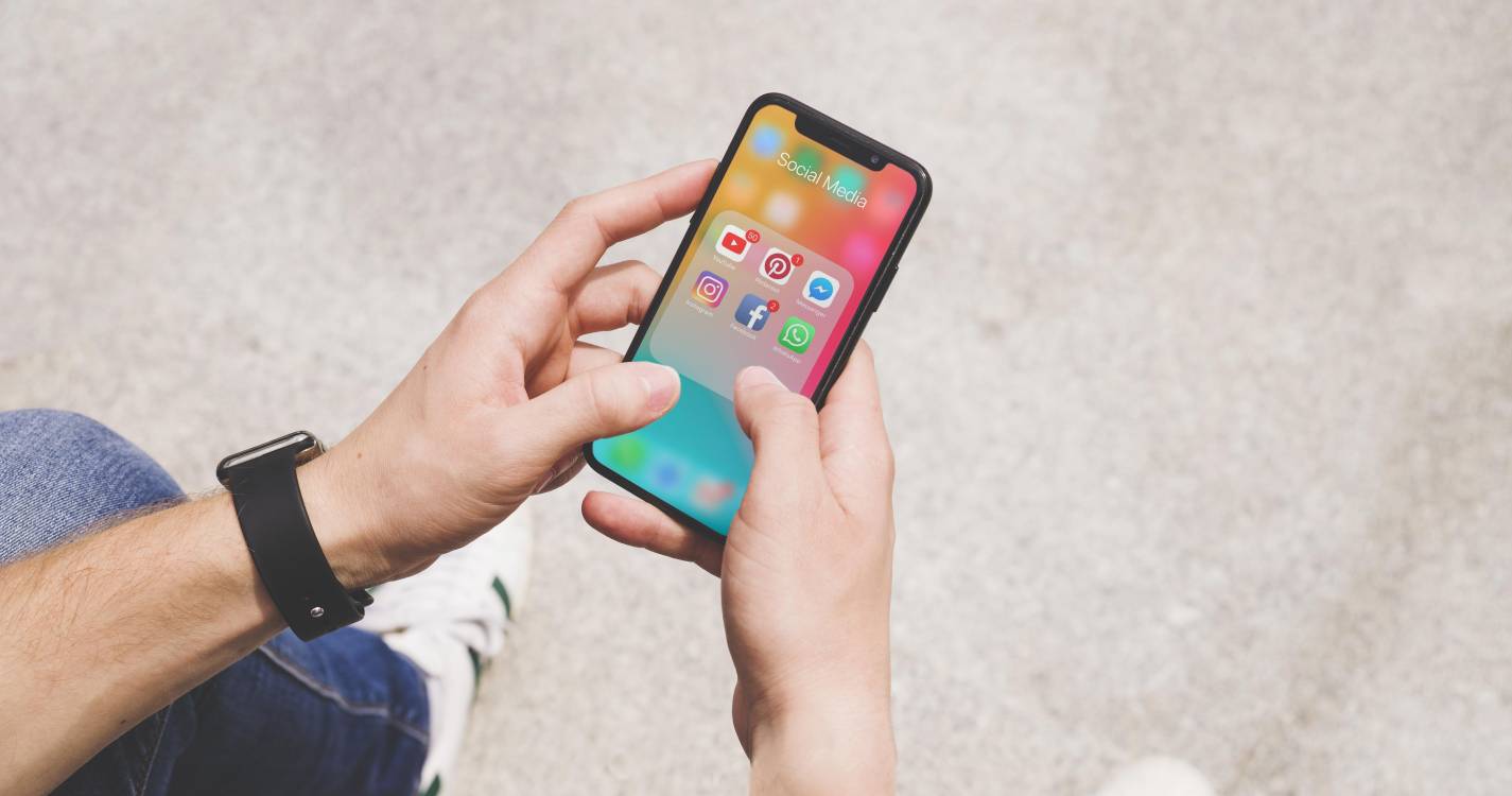 Comissão Europeia obriga redes sociais a usar aplicação de verificação da idade na UE