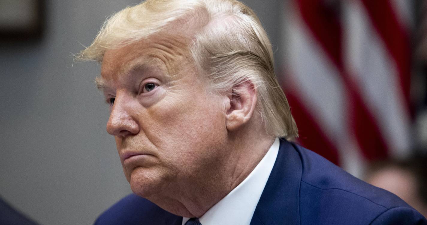 Ucrânia: Trump fala por telefone com Putin e diz que “não haverá paz imediata”