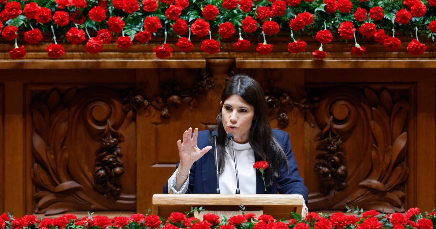 25 Abril: Mortágua critica Governo por adiar celebrações do “dia mais feliz”