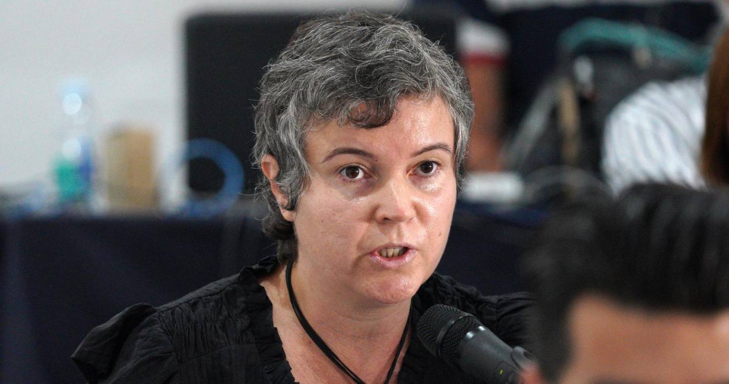 Dina Letra acusa Governo de atirar ao mar o interesse público