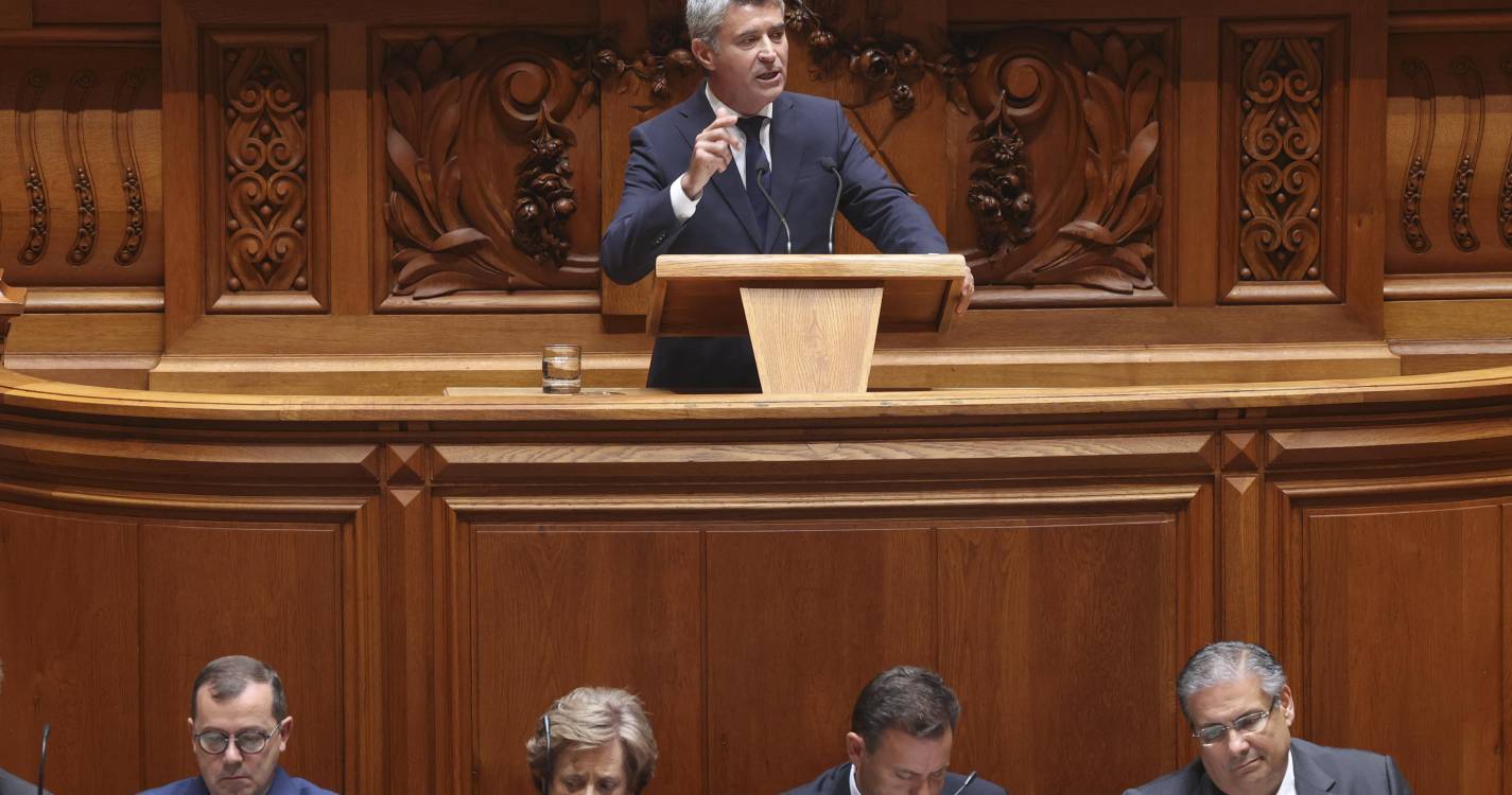 Incêndios: Carneiro acusa Montenegro de insensibilidade e impreparação para responder