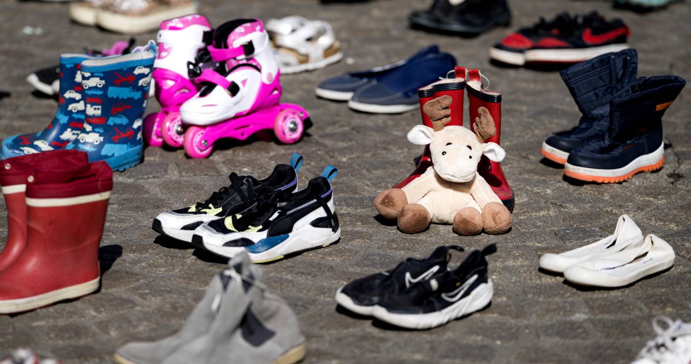 Pelo menos três palestinianos mortos em Gaza após bombardeamento israelita