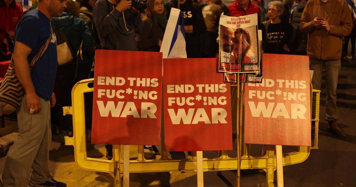 Médio Oriente: Netanyahu exige lista de reféns a libertar pelo Hamas durante cessar-fogo