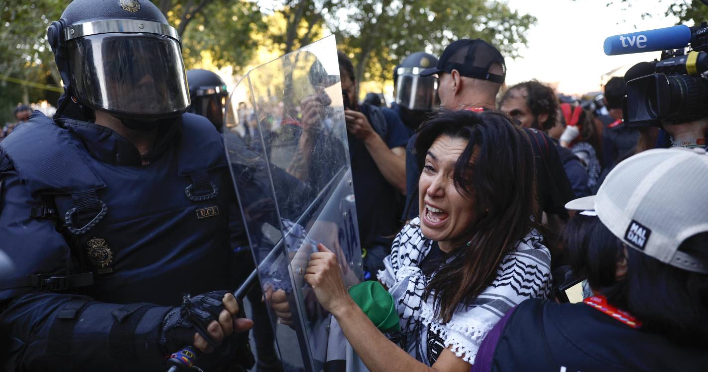 Vuelta: Duas pessoas detidas e 22 polícias feridos após incidentes em Madrid