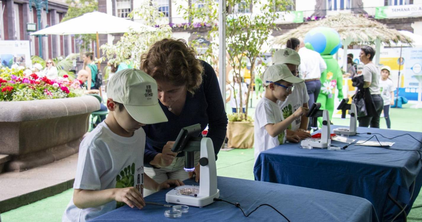 “Há vida na areia” divertiu alunos na Praça do Município