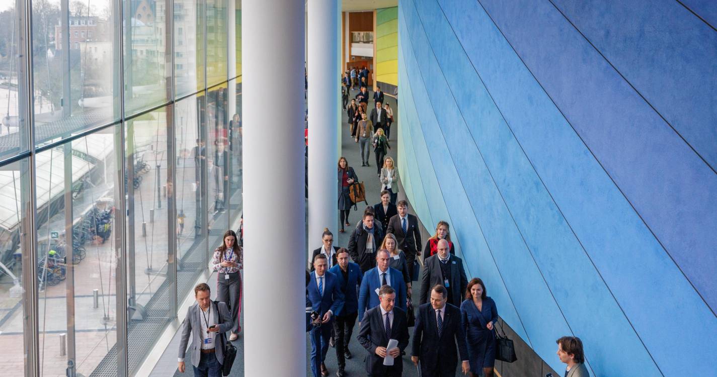 Ucrânia: Eurodeputados advertem que “já não se pode confiar” nos EUA