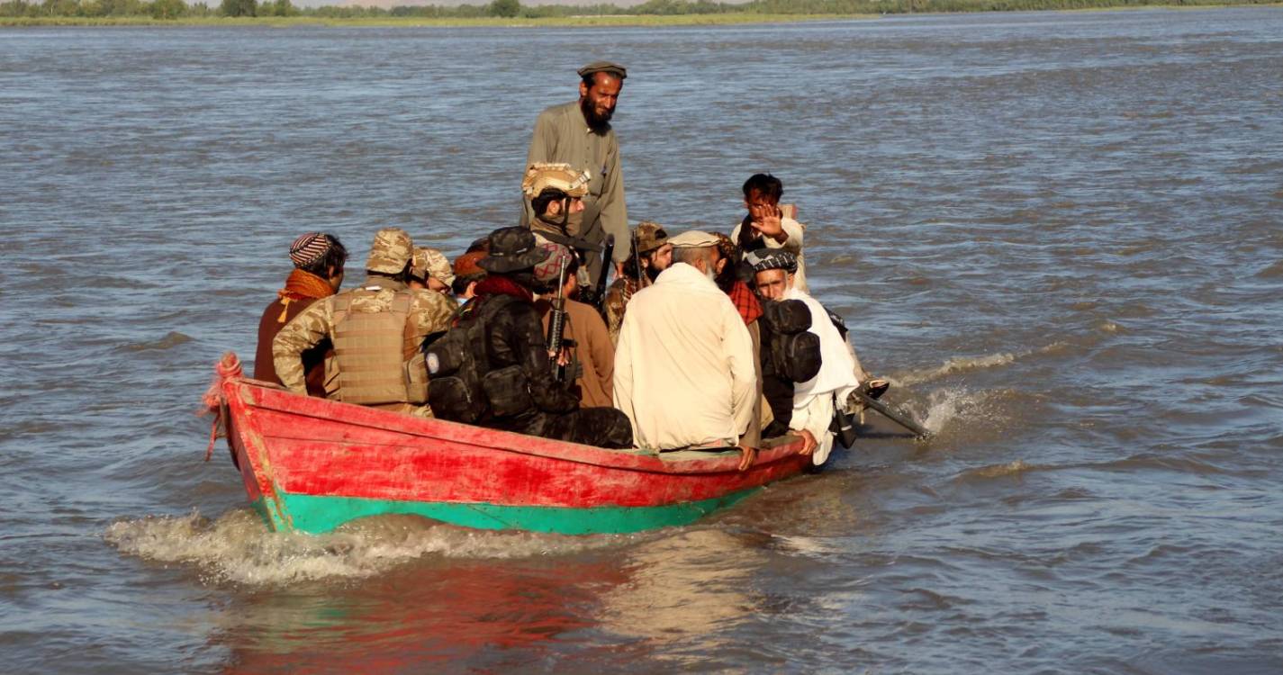 Cheias no Afeganistão afetam dezenas de milhares de crianças