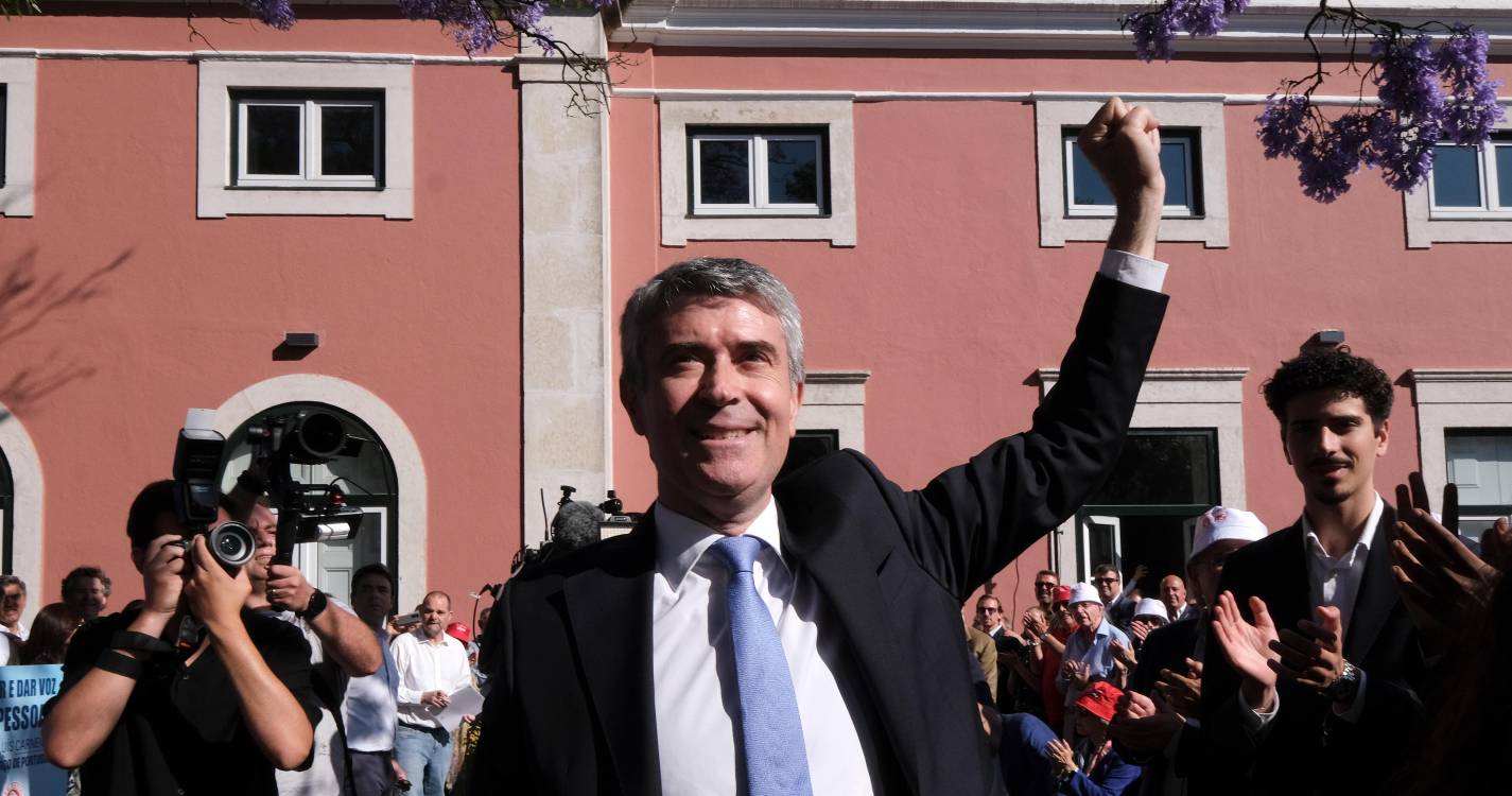 José Luís Carneiro eleito secretário-geral do PS