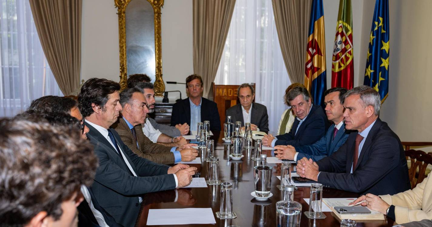 Secretário de Estado vê “grande sintonia” nas pescas, ambiente e turismo. Elogios à reserva marinha D. Carlos