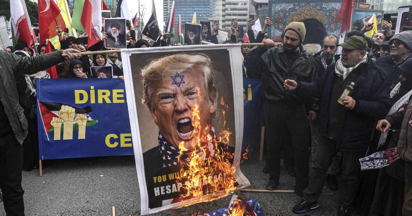 Irão: Trump prevê mais quatro semanas de ataques ao regime de Teerão