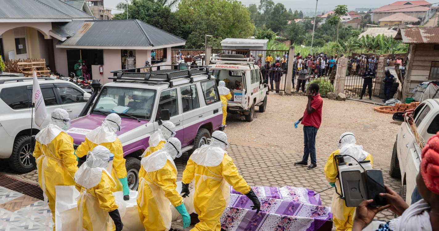 Ébola: Mais de 900 casos suspeitos ou confirmados na RDCongo