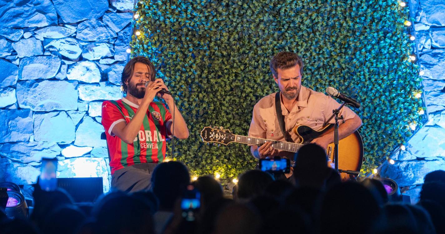 ‘Amar pelos Dois’ e ‘Deslocado’ a várias vozes no Castanheiro. Veja como foi