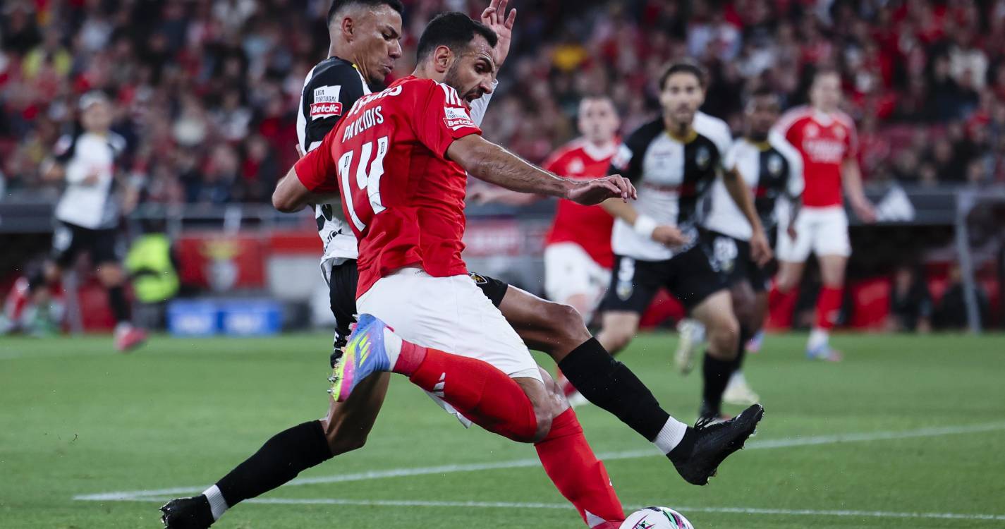 I Liga: Benfica vence Farense e iguala Sporting no topo da tabela