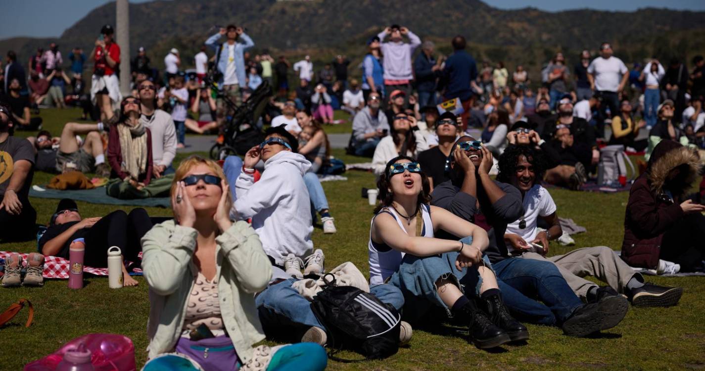 Eclipse solar total começou a sua ‘passagem’ pela América do Norte