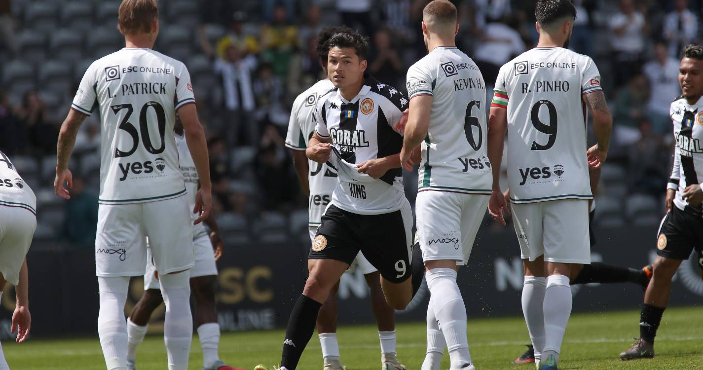 Nacional vence ao intervalo