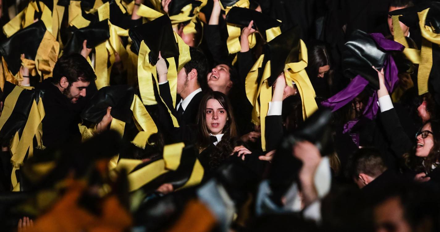 Mais de metade dos universitários está em ‘burnout’ e 40% consomem psicotrópicos