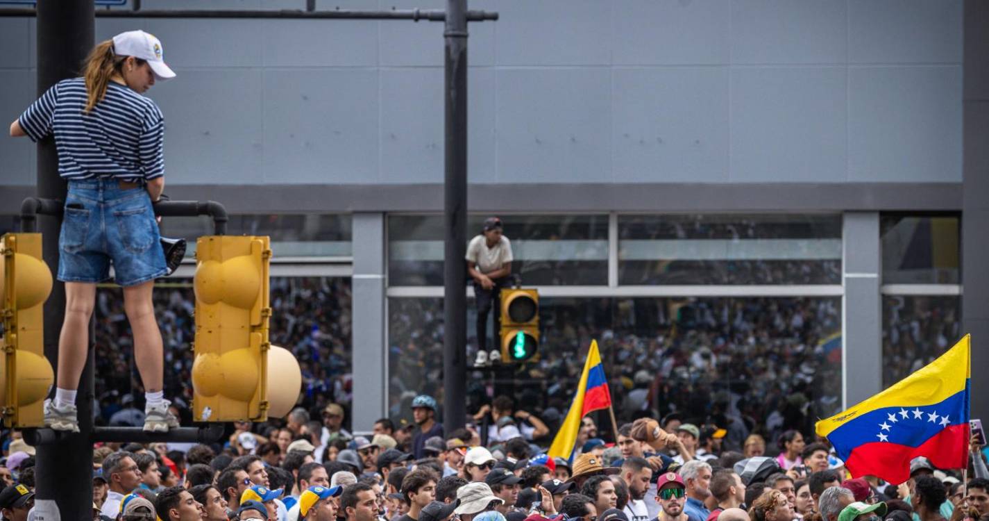 Venezuela: Nicolás Maduro anuncia reforço do patrulhamento militar e policial