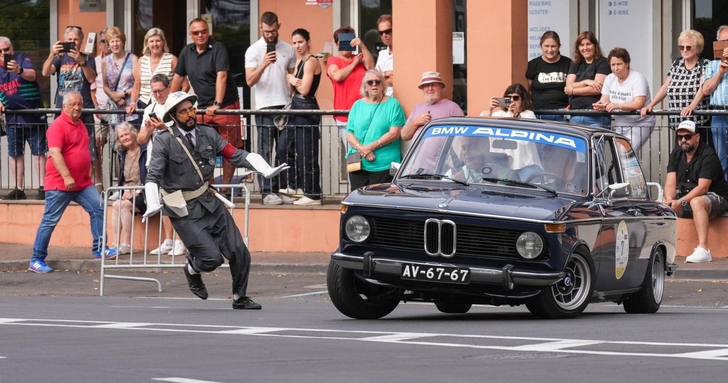 Percorra a galeria que mostra como foi o desfile em ‘grande estilo’ de clássicos