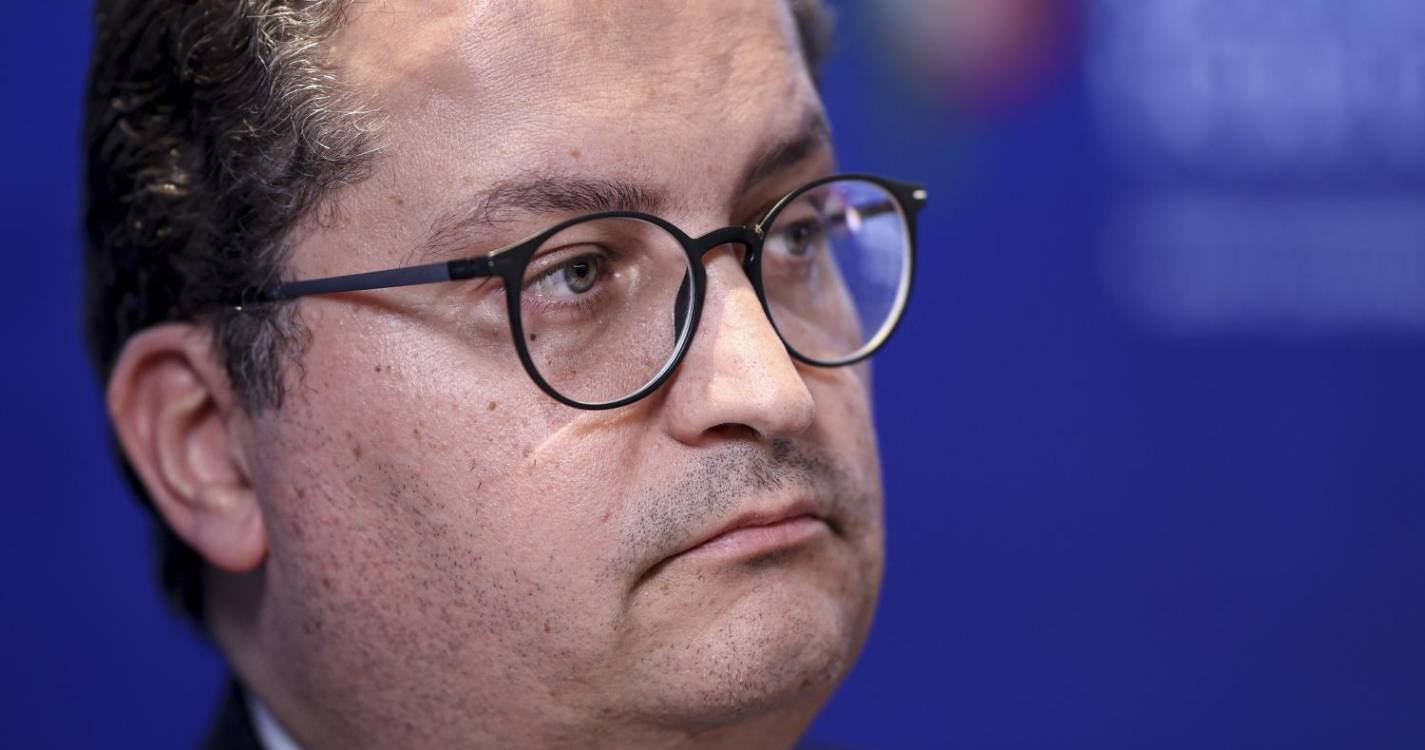 Parlamento aprova audição urgente do ministro das Finanças sobre IRS