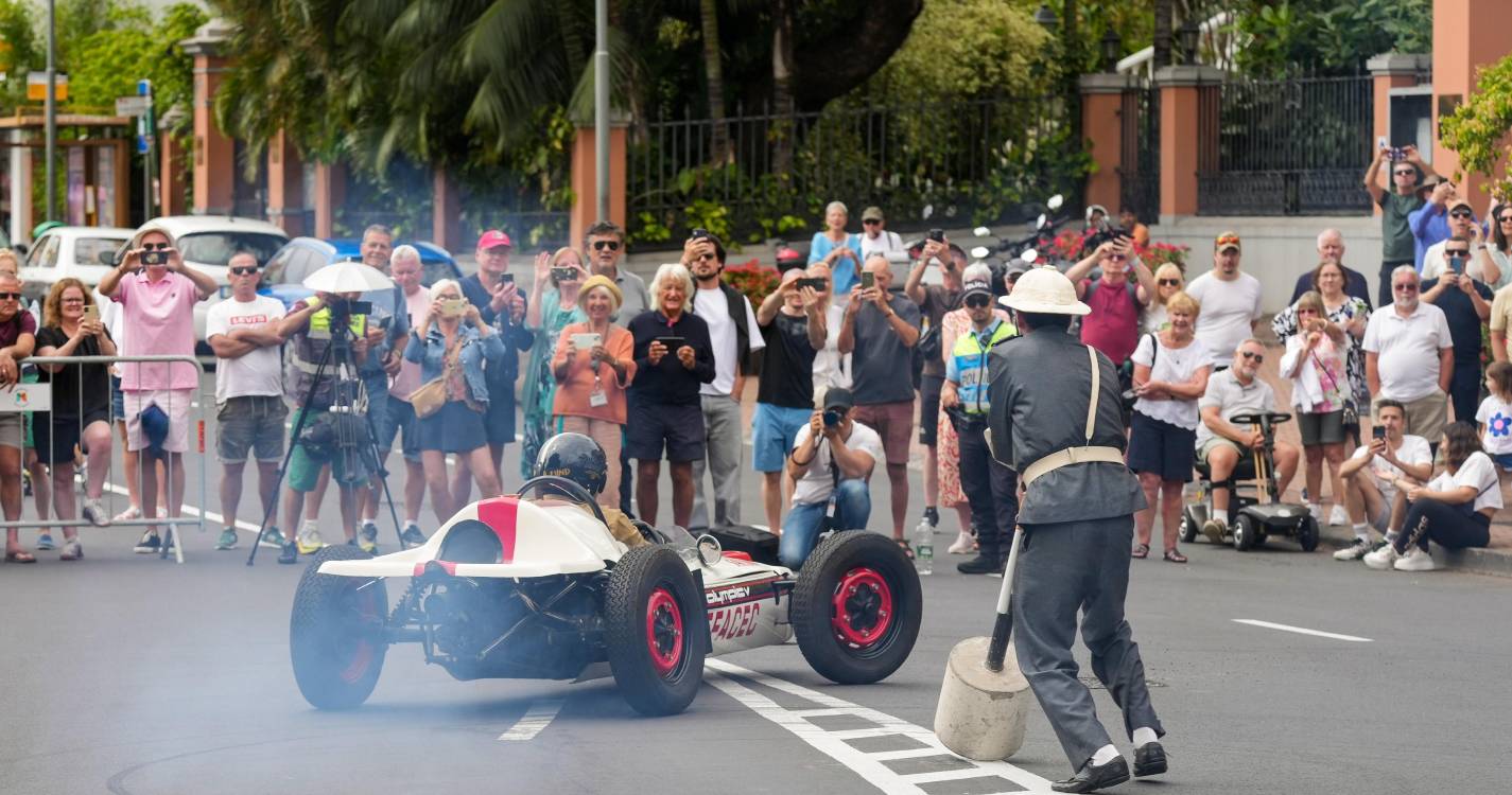 Percorra a galeria que mostra como foi o desfile em ‘grande estilo’ de clássicos