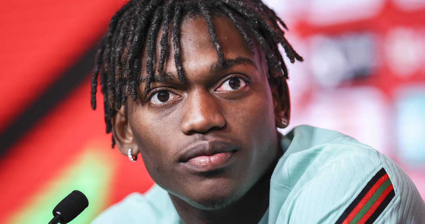 Rafael Leão falha arranque do AC Milan na Serie A e está em dúvida na seleção lusa