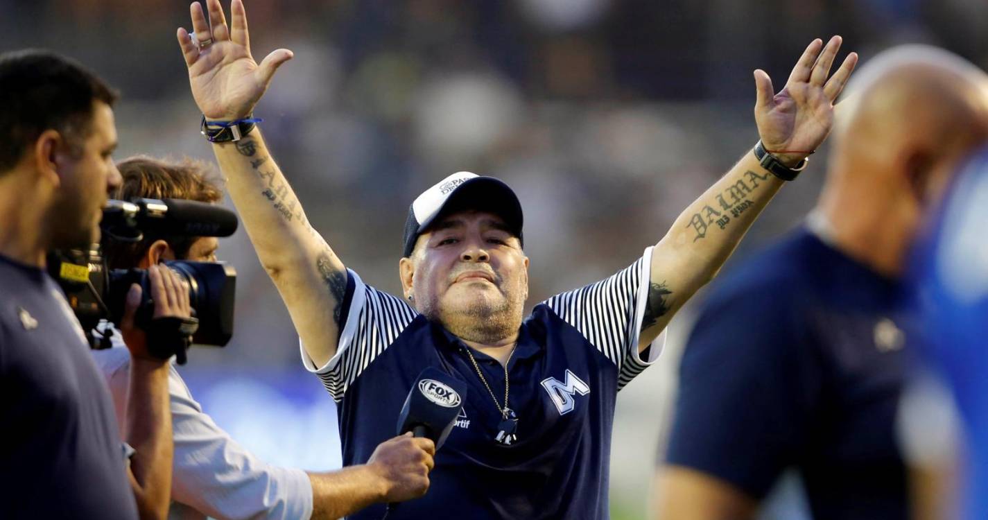 Julgamento de alegada negligência na morte de Maradona arrancou em Buenos Aires