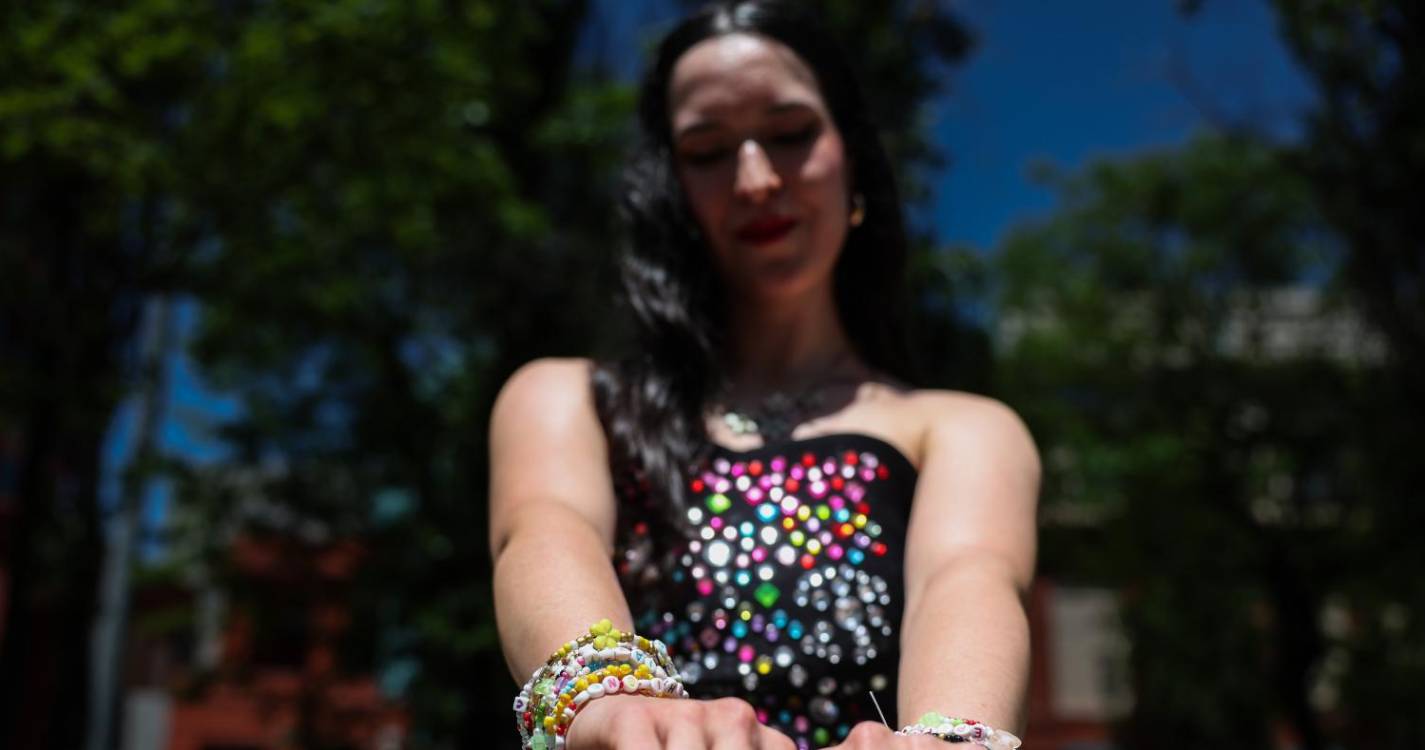 Milhares de pessoas nas imediações do Estádio da Luz aguardam Taylor Swift (veja as fotos)