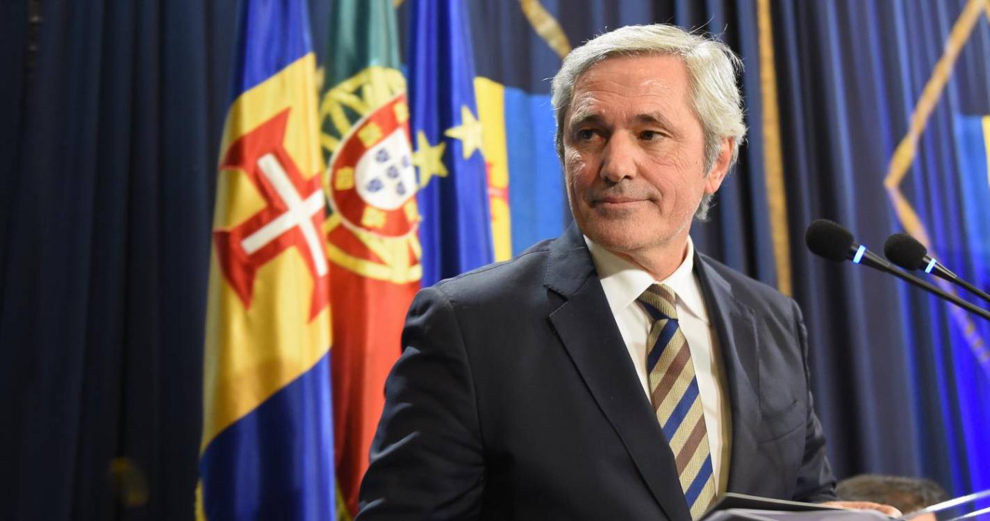 José Manuel Rodrigues presente na inauguração da exposição ‘Mesas de Natal com Bordado Madeira da Bordal’