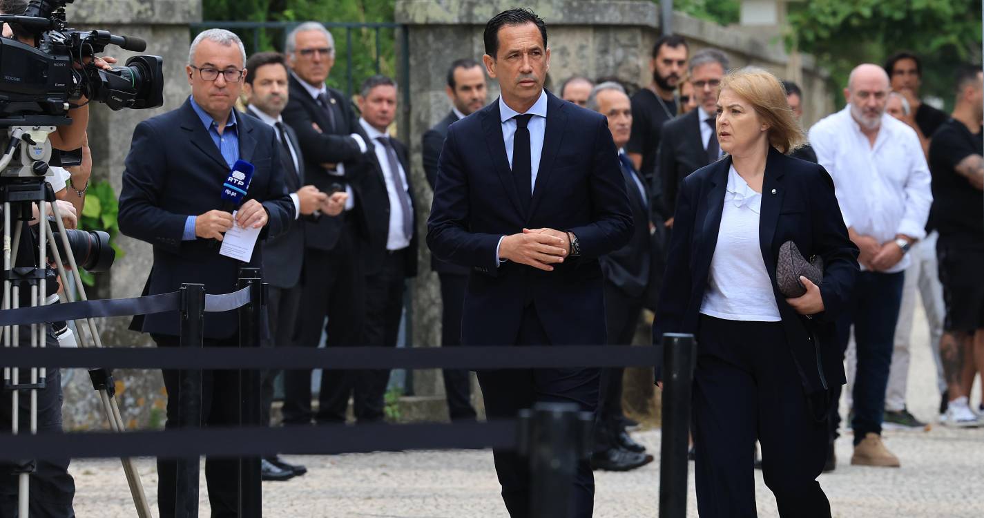 Futebol português despede-se de Jorge Costa num funeral marcado pela emoção (com fotos)