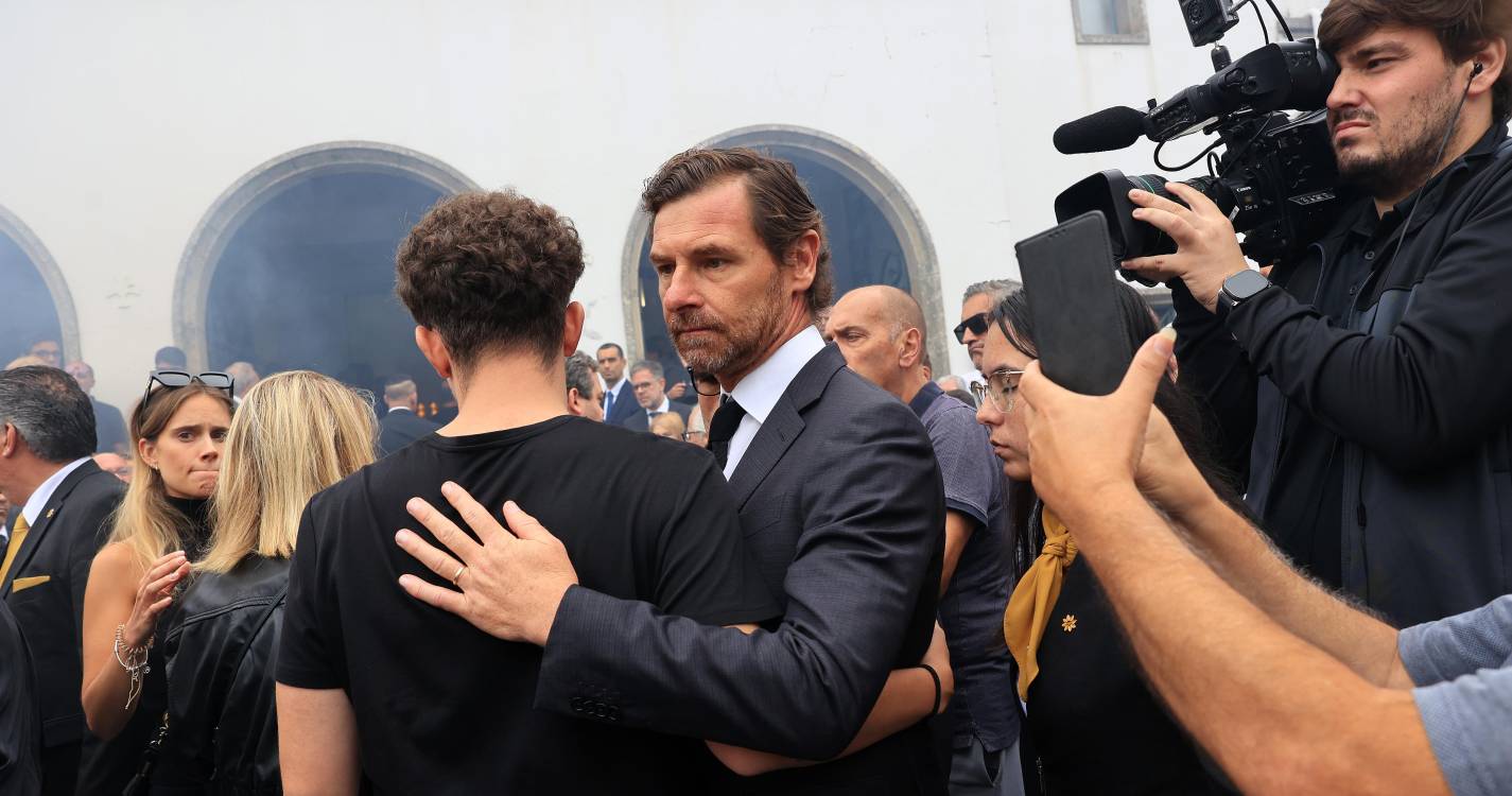Futebol português despede-se de Jorge Costa num funeral marcado pela emoção (com fotos)
