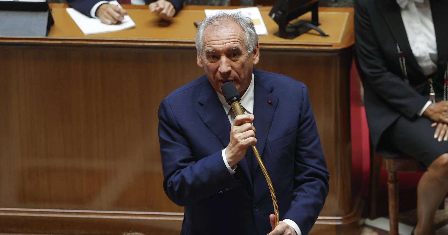 PM francês François Bayrou apresenta formalmente demissão a Macron