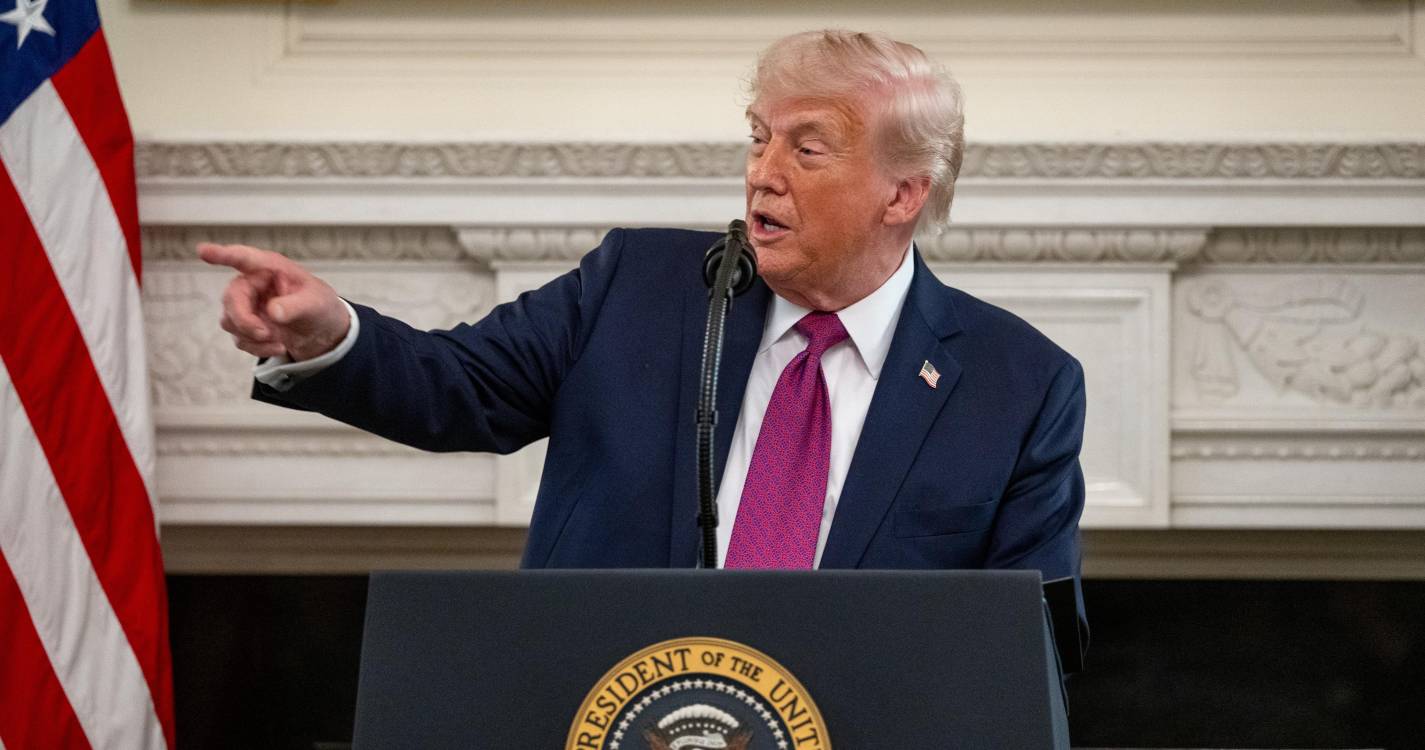 Irão: Trump ordena destruição de barcos que lancem minas no estreito de Ormuz