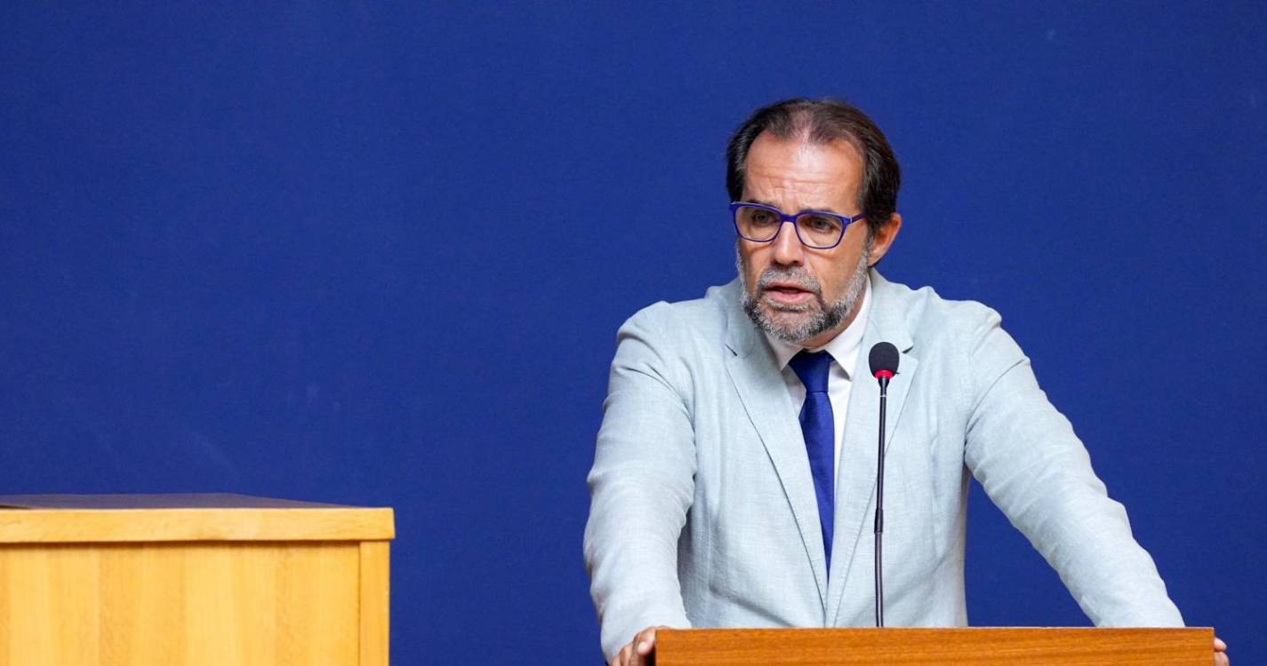 Albuquerque acusa PS de provincianismo e diz não precisar de “bengalas” ou “andarilhos”