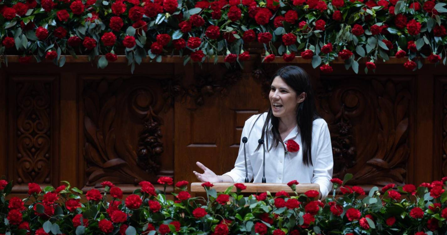 25 Abril: Mortágua critica “carpideiras do salazarismo” e pede “manifesto pelo futuro”