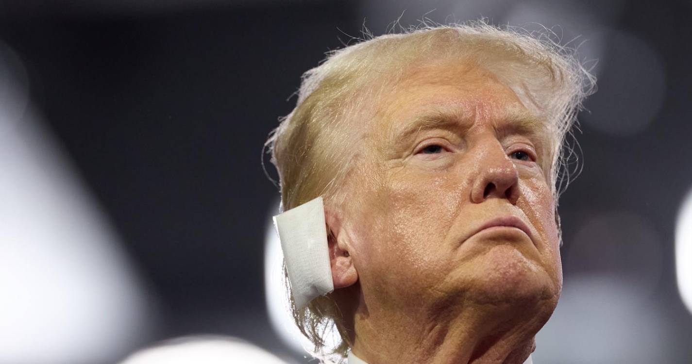 Trump descreve ao pormenor tentativa de assassínio perante multidão emocionada