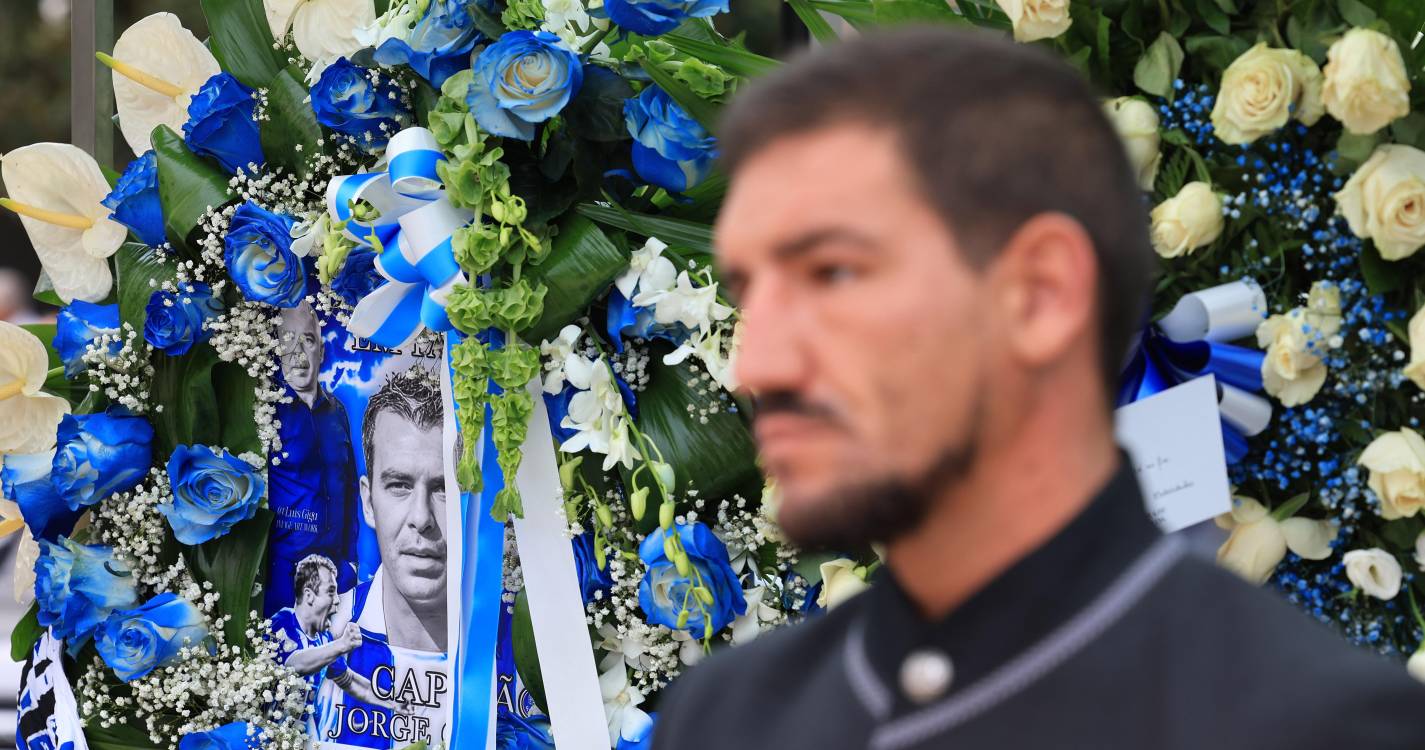 Futebol português despede-se de Jorge Costa num funeral marcado pela emoção (com fotos)